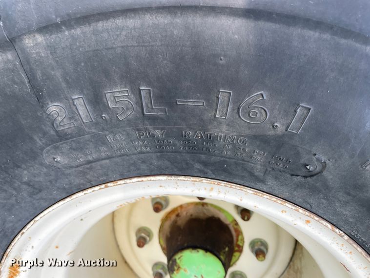 image for item JQ9506 Parker 250  grain cart