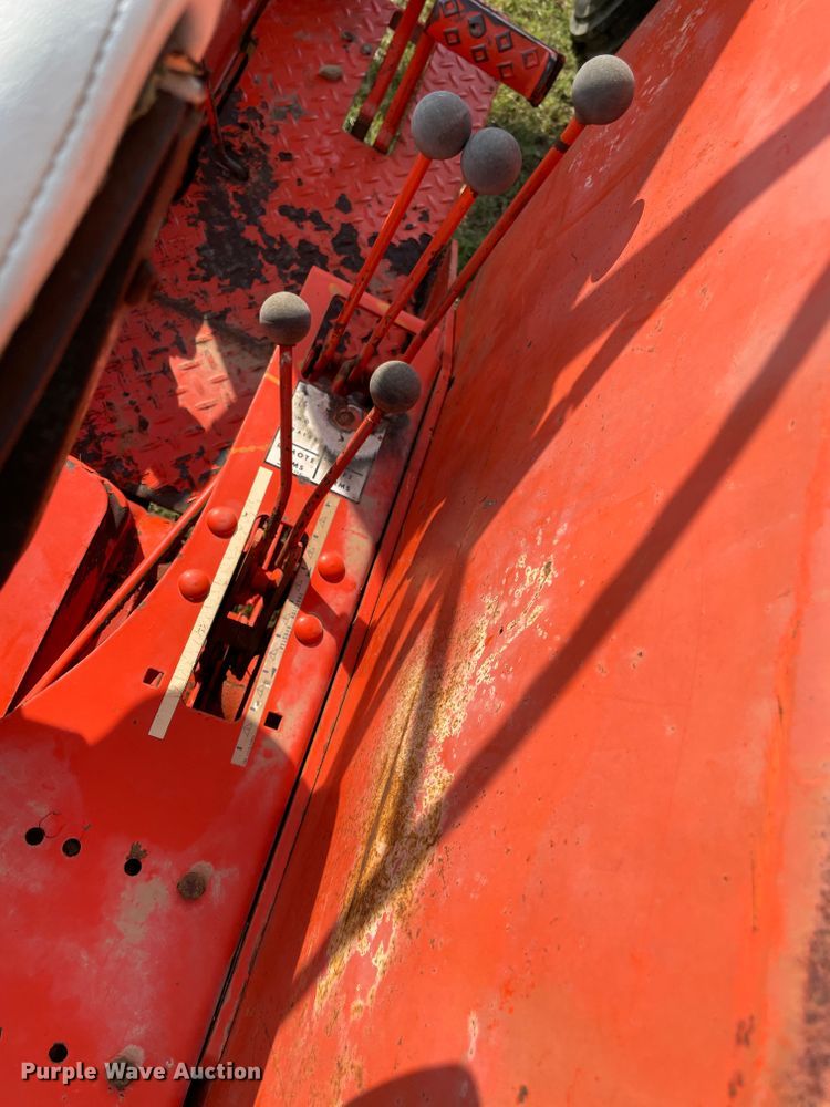 image for item JQ9508 Allis Chalmers 185  tractor