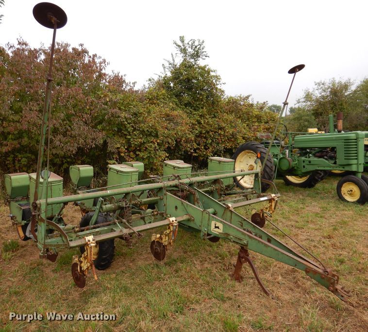 image for item KA9449 John Deere 1240  planter