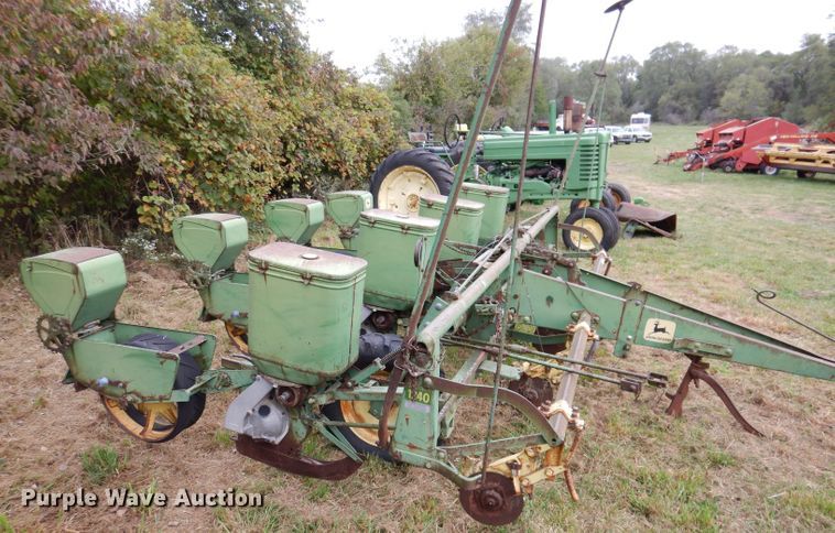 image for item KA9449 John Deere 1240  planter