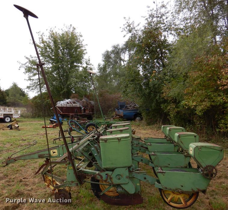 image for item KA9449 John Deere 1240  planter
