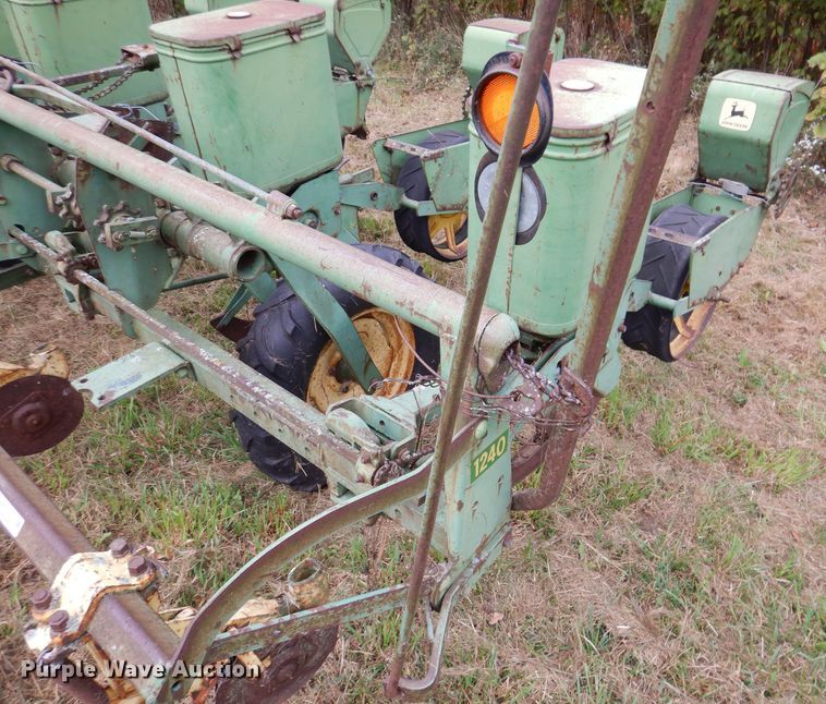 image for item KA9449 John Deere 1240  planter