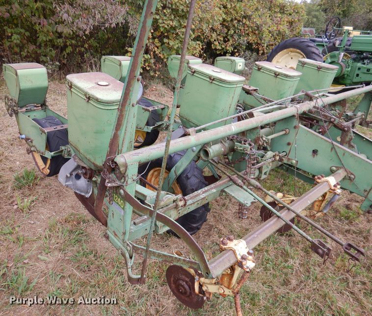 image for item KA9449 John Deere 1240  planter