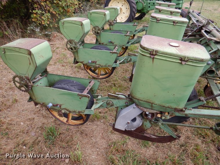 image for item KA9449 John Deere 1240  planter