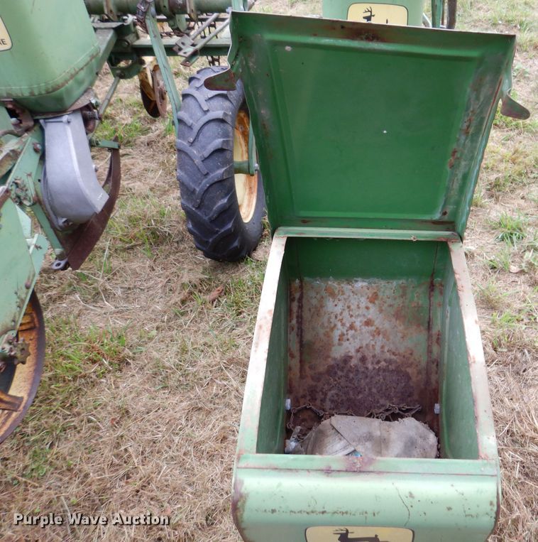 image for item KA9449 John Deere 1240  planter