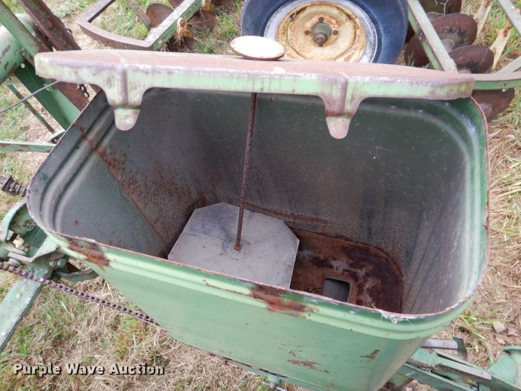 image for item KA9449 John Deere 1240  planter