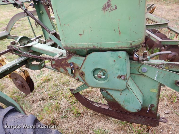 image for item KA9449 John Deere 1240  planter