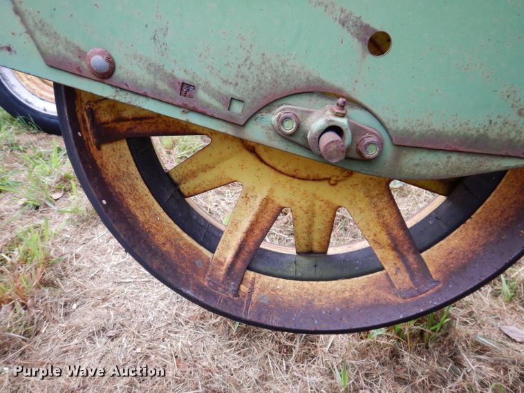 image for item KA9449 John Deere 1240  planter