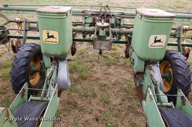 image for item KA9449 John Deere 1240  planter