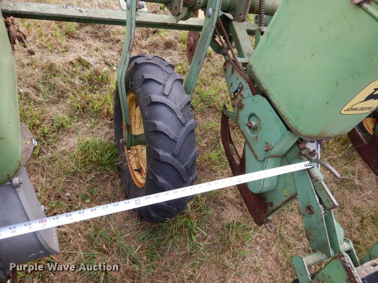 image for item KA9449 John Deere 1240  planter