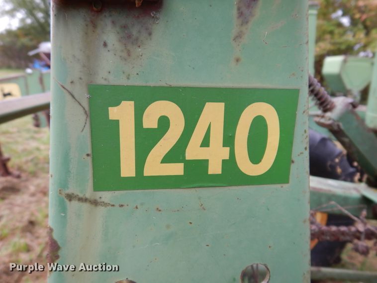 image for item KA9449 John Deere 1240  planter