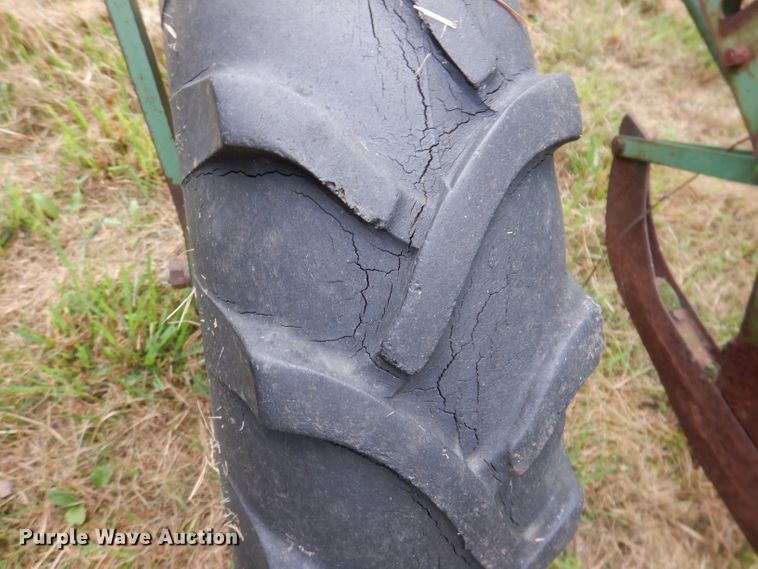 image for item KA9449 John Deere 1240  planter