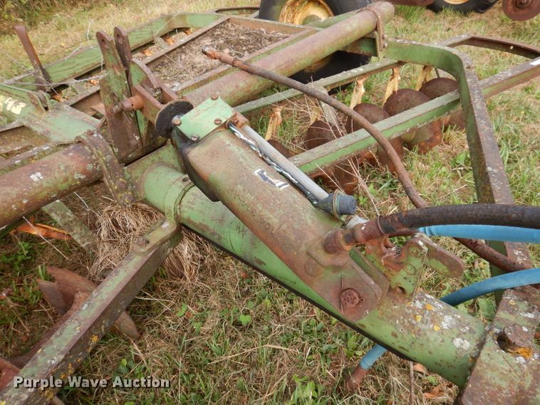 image for item KA9450 John Deere  tandem disk