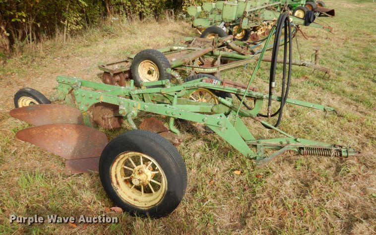 image for item KA9451 John Deere  two bottom plow