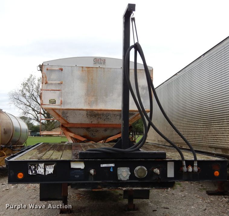 image for item KI9455 2004 Neville Built  fertilizer delivery trailer