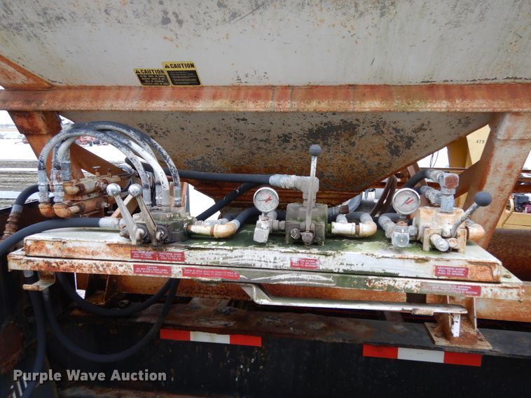 image for item KI9455 2004 Neville Built  fertilizer delivery trailer