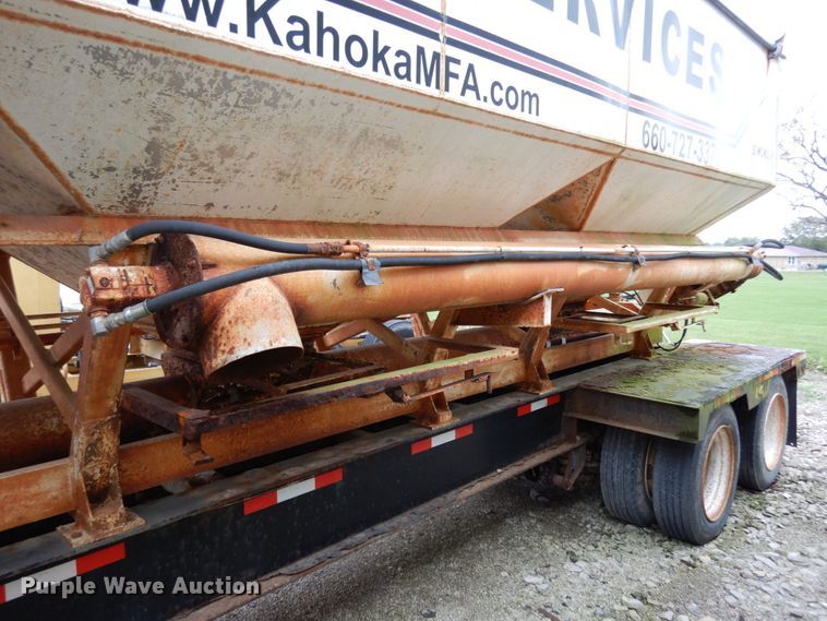 image for item KI9455 2004 Neville Built  fertilizer delivery trailer