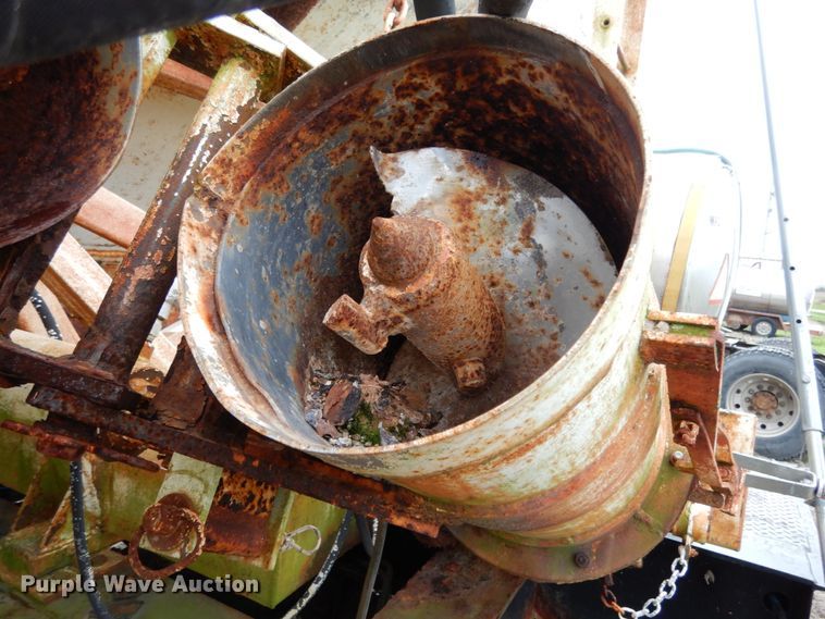 image for item KI9455 2004 Neville Built  fertilizer delivery trailer