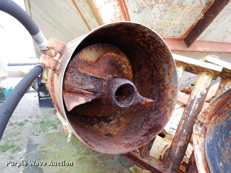 image for item KI9455 2004 Neville Built  fertilizer delivery trailer