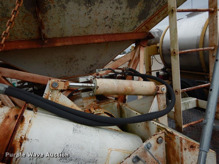 image for item KI9455 2004 Neville Built  fertilizer delivery trailer