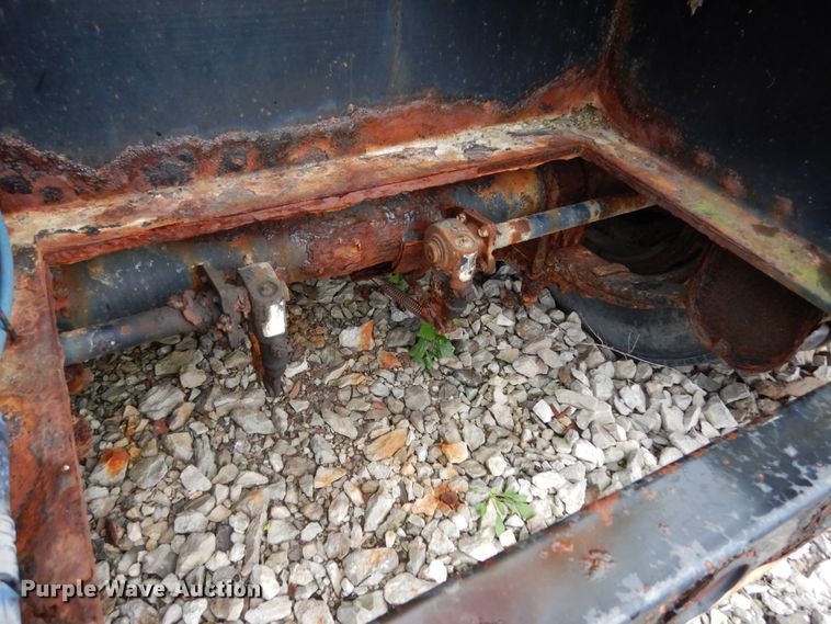 image for item KI9455 2004 Neville Built  fertilizer delivery trailer