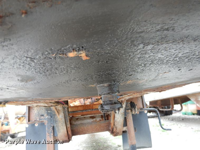 image for item KI9455 2004 Neville Built  fertilizer delivery trailer