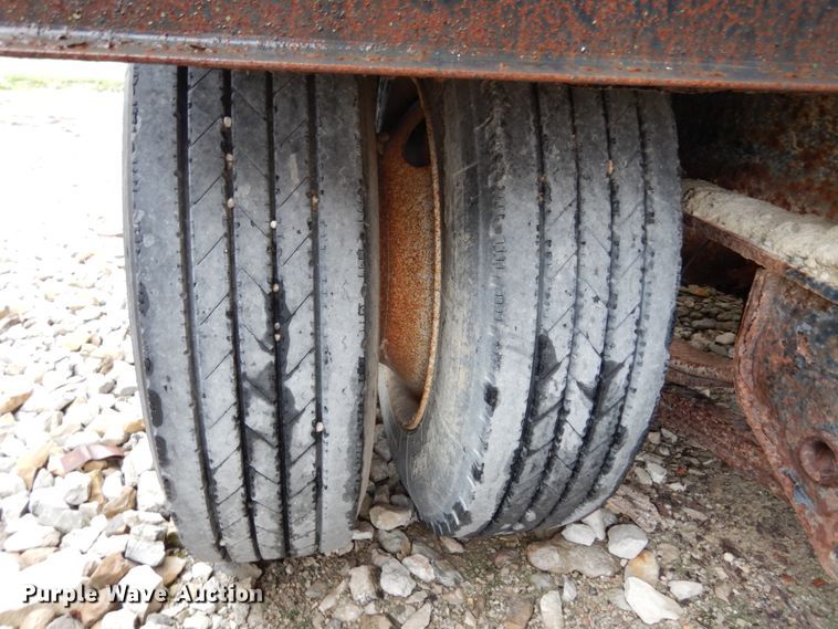 image for item KI9455 2004 Neville Built  fertilizer delivery trailer