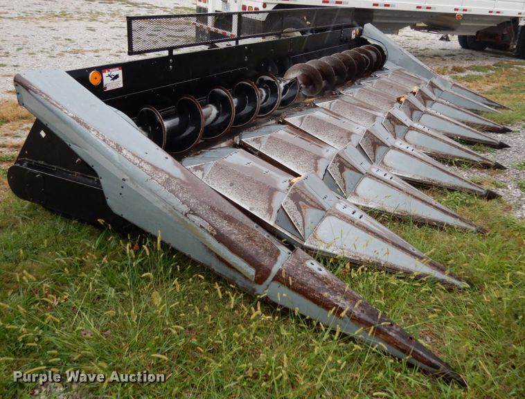 image for item KI9472 AGCO  corn head