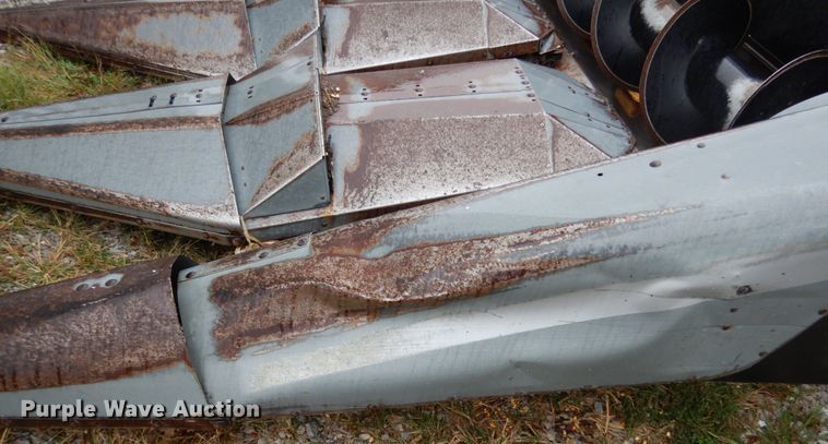 image for item KI9472 AGCO  corn head