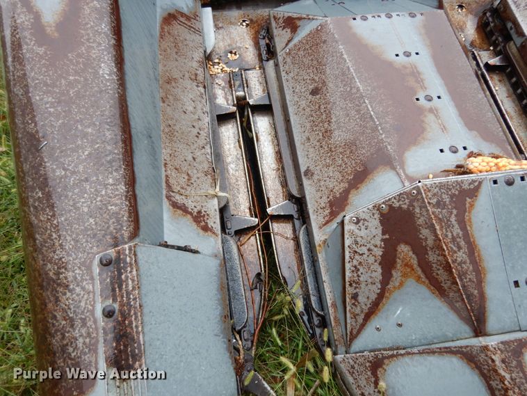 image for item KI9472 AGCO  corn head