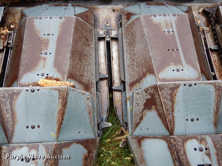 image for item KI9472 AGCO  corn head