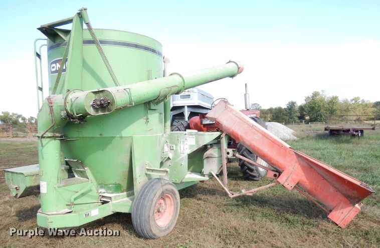 image for item KP9757 Owatonna 424  feed grinder/mixer