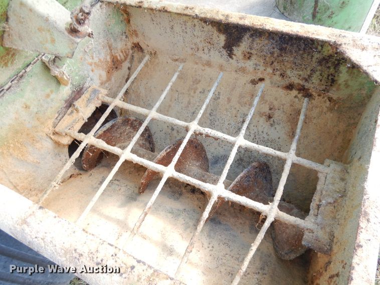 image for item KP9757 Owatonna 424  feed grinder/mixer