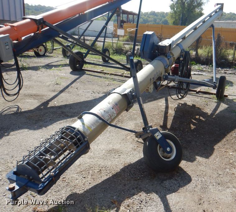 image for item KX9221 Harvest International T1032  auger