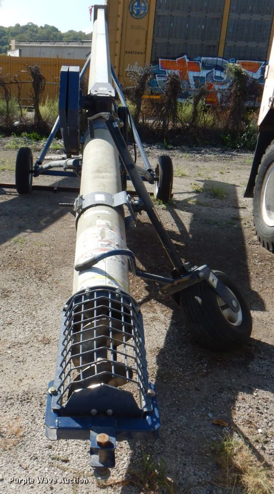 image for item KX9221 Harvest International T1032  auger