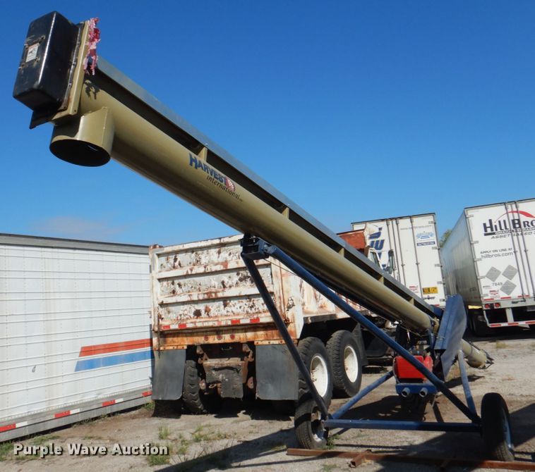 image for item KX9221 Harvest International T1032  auger