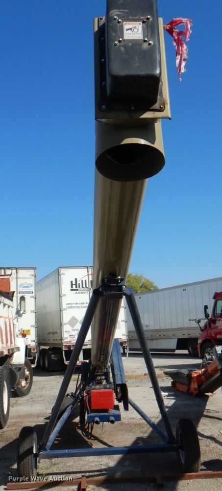 image for item KX9221 Harvest International T1032  auger