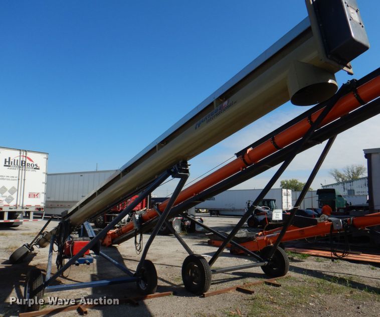 image for item KX9221 Harvest International T1032  auger
