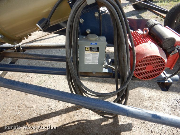 image for item KX9221 Harvest International T1032  auger