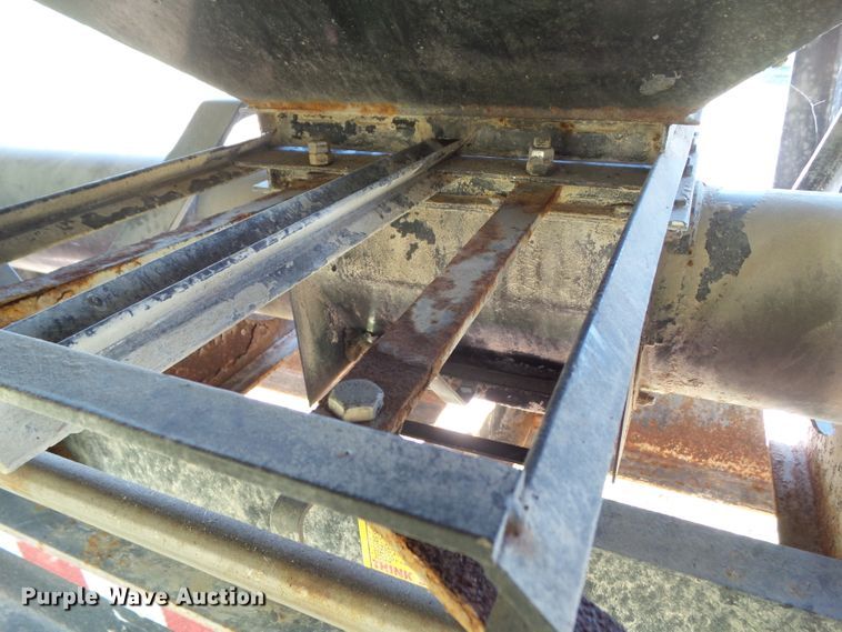 image for item DA7173 2013 B&B Trailers CDT24 650T  fertilizer delivery trailer