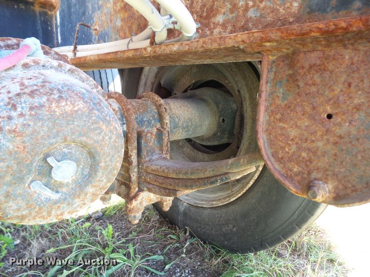 image for item DA7173 2013 B&B Trailers CDT24 650T  fertilizer delivery trailer