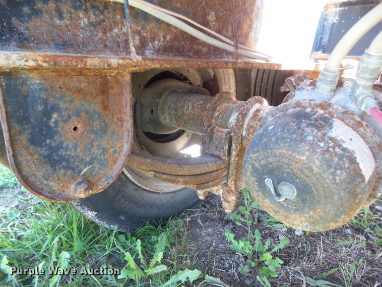 image for item DA7173 2013 B&B Trailers CDT24 650T  fertilizer delivery trailer