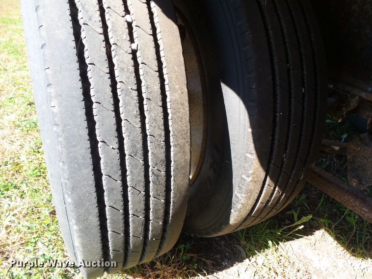 image for item DA7173 2013 B&B Trailers CDT24 650T  fertilizer delivery trailer