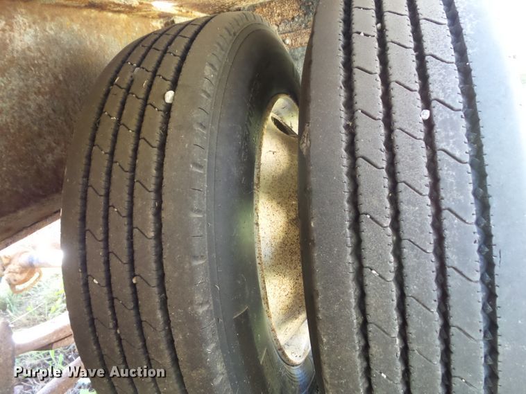 image for item DA7173 2013 B&B Trailers CDT24 650T  fertilizer delivery trailer