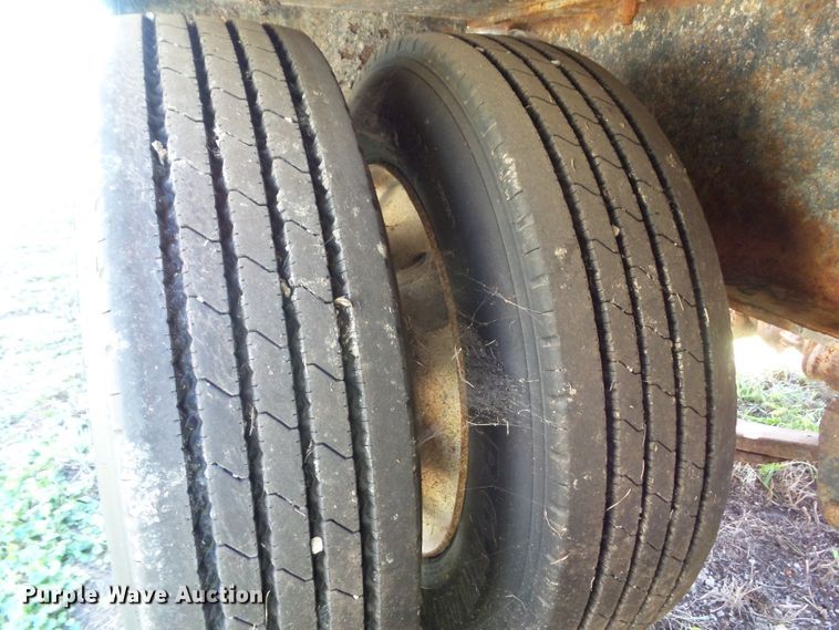 image for item DA7173 2013 B&B Trailers CDT24 650T  fertilizer delivery trailer