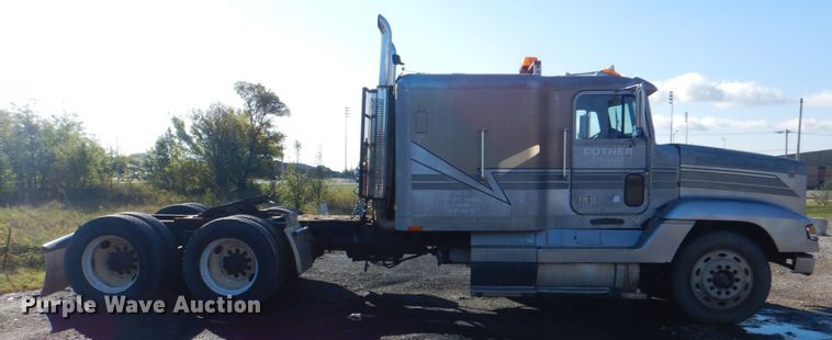 image for item DG1860 1993 Freightliner FLD120  semi truck
