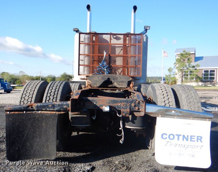 image for item DG1860 1993 Freightliner FLD120  semi truck