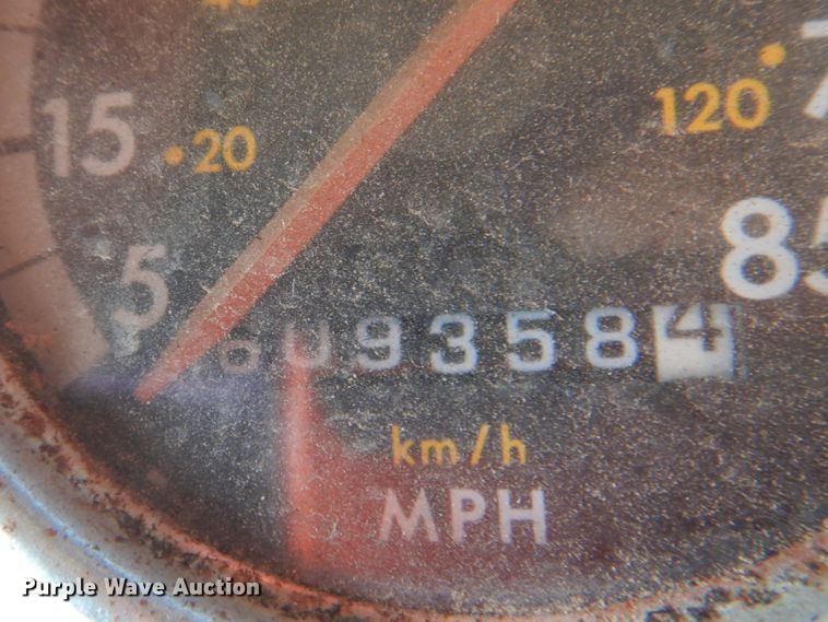 image for item DG1860 1993 Freightliner FLD120  semi truck