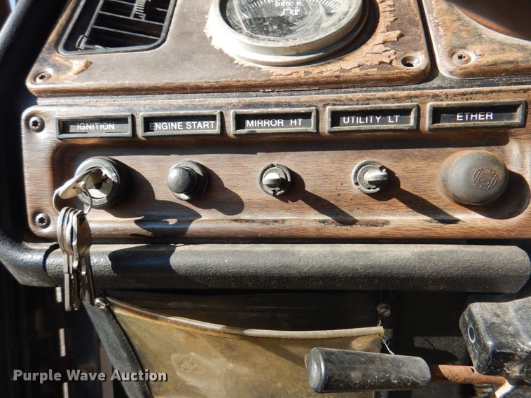 image for item DG1860 1993 Freightliner FLD120  semi truck