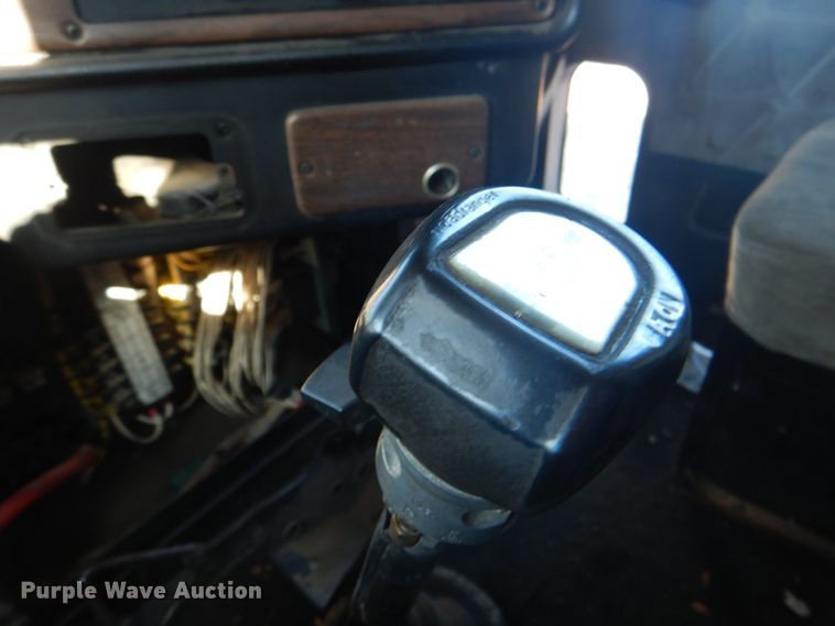 image for item DG1860 1993 Freightliner FLD120  semi truck